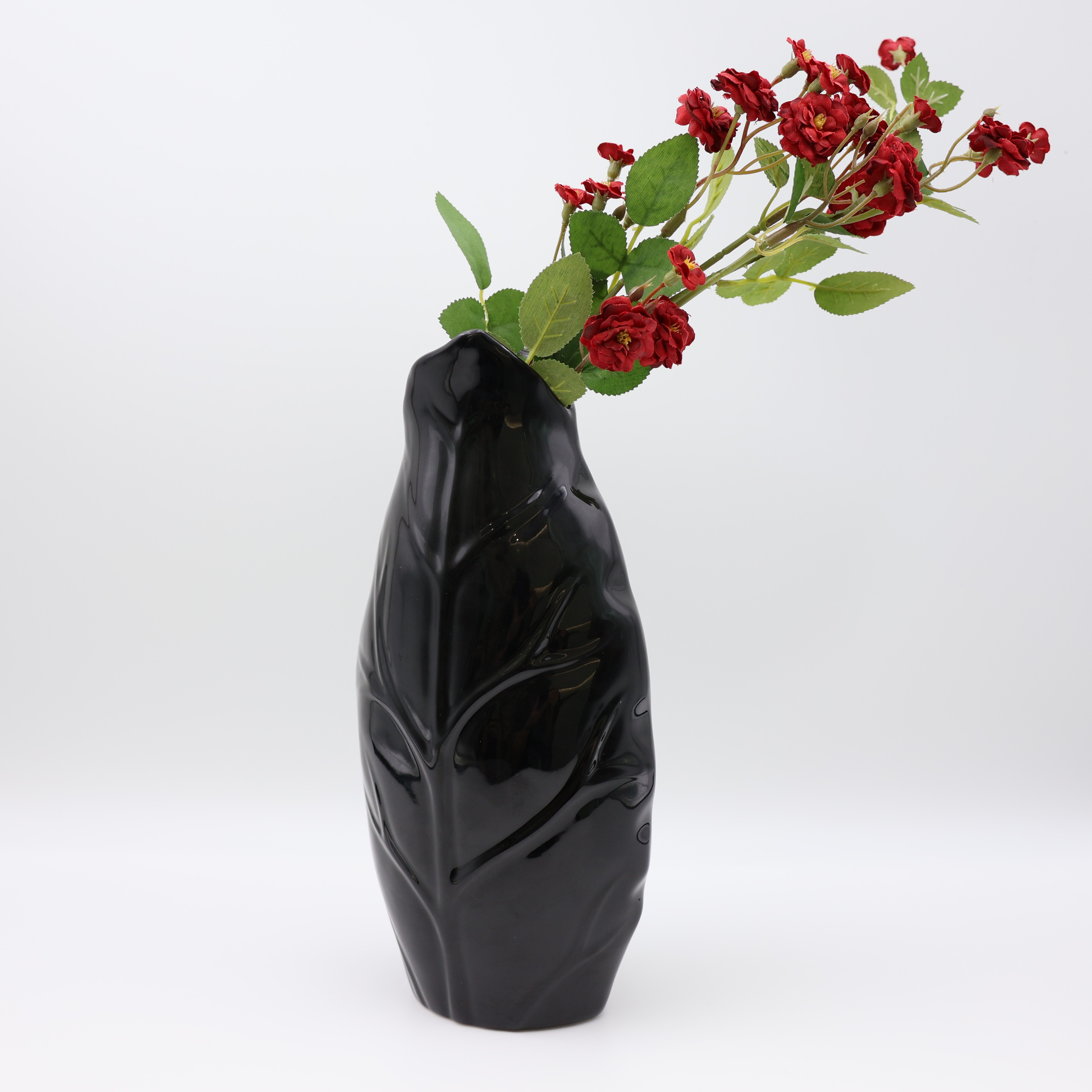 Keramická listová květinová váza černá