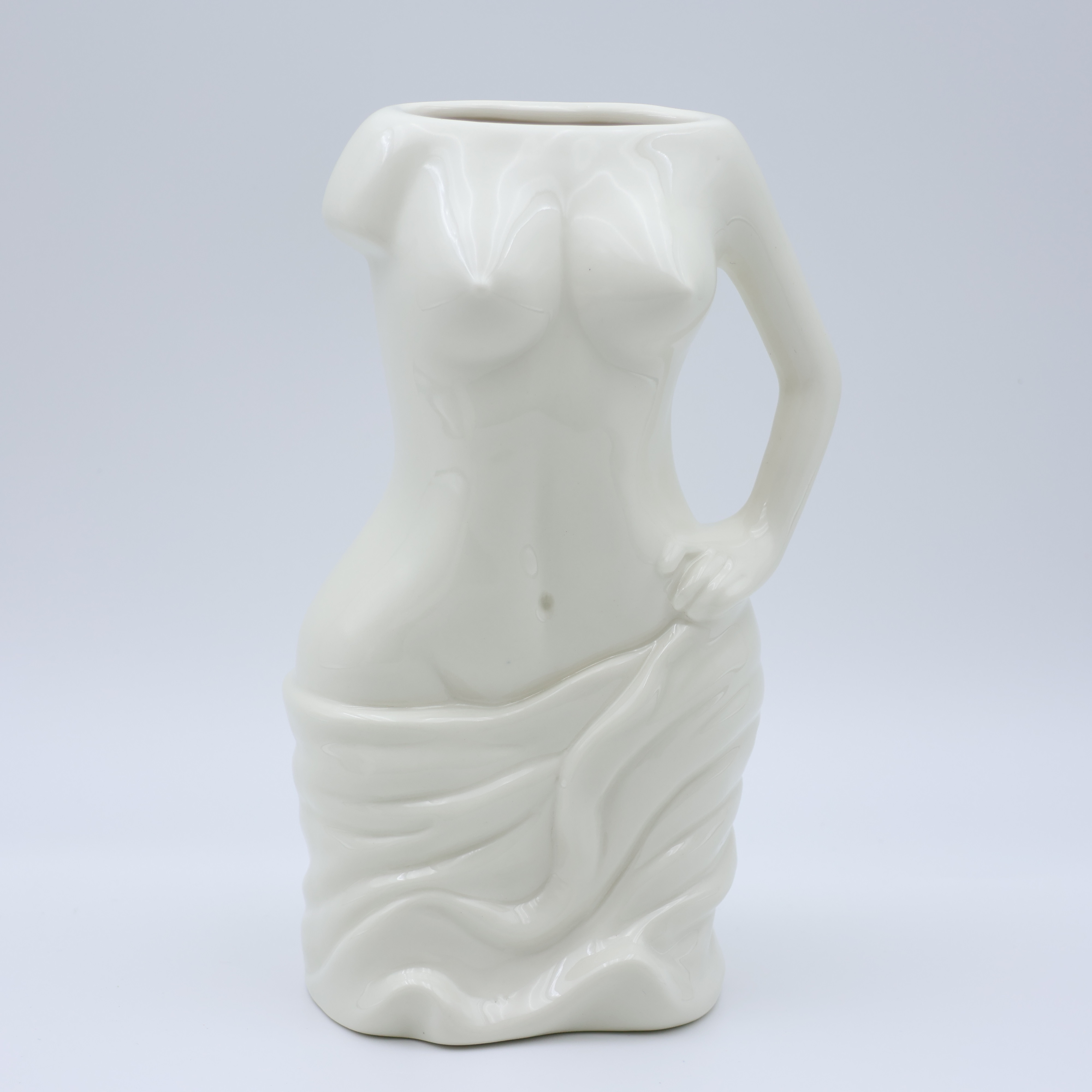 Керамичка вазна за женско тело