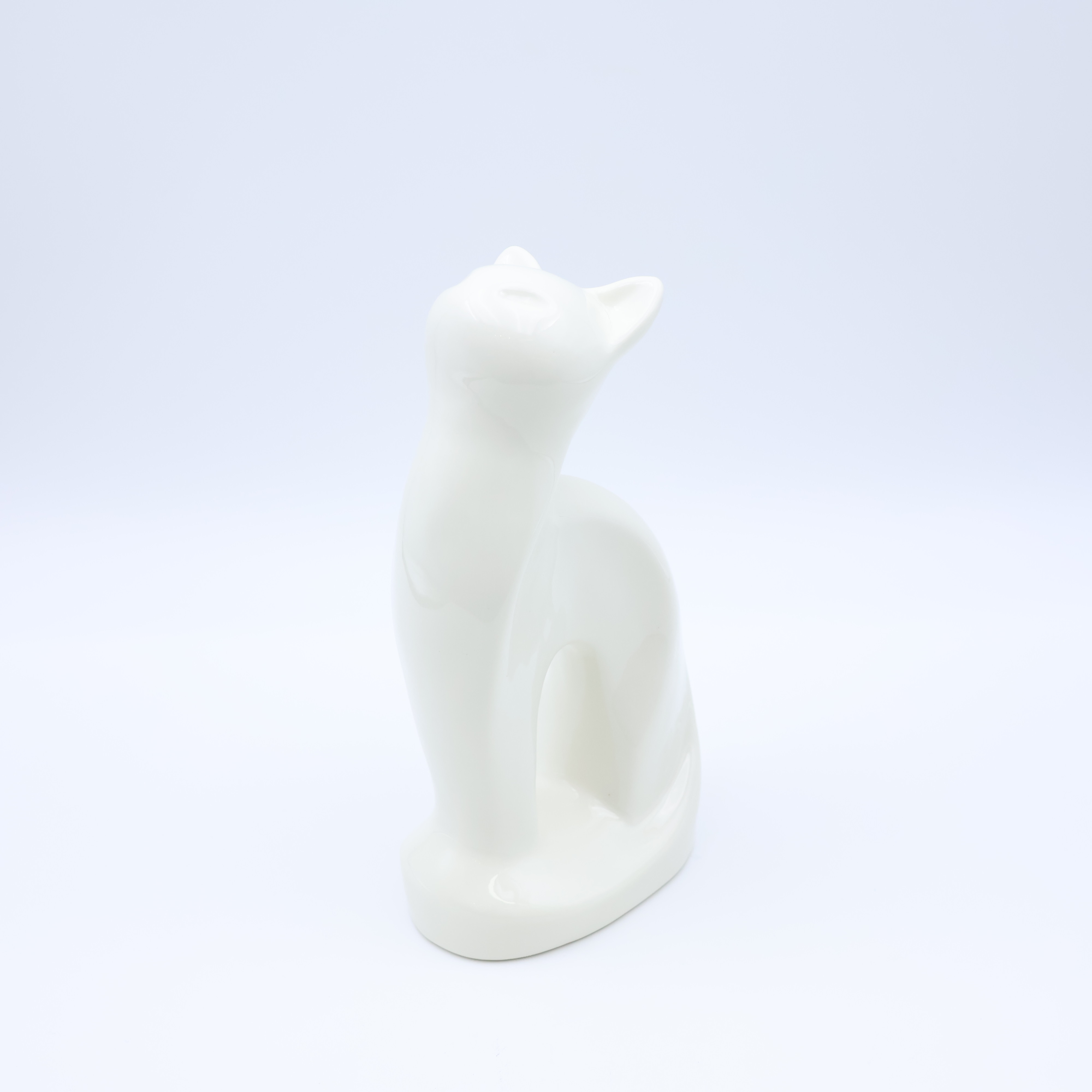 Keramikinė stovima kačių urna balta