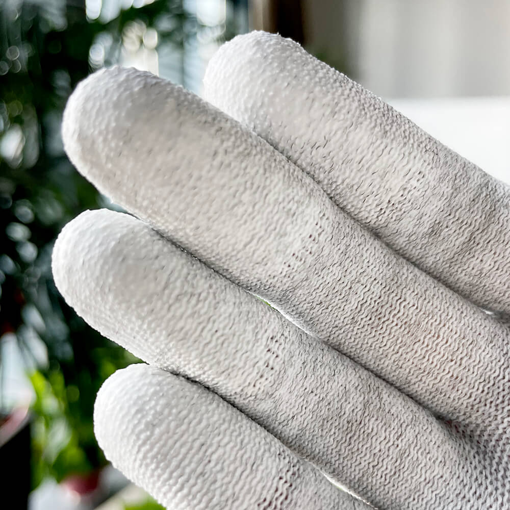 The Difference Between The Anti-static Palm Coated Gloves And Finger Dipped Gloves