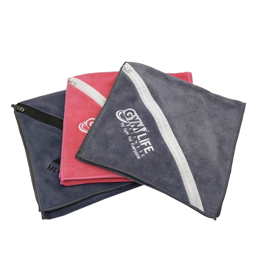 What is zippered sports towel?
