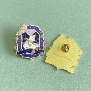 Metal Badges and Pins – Elevating the Art of Custom Metal Clips and School Badges