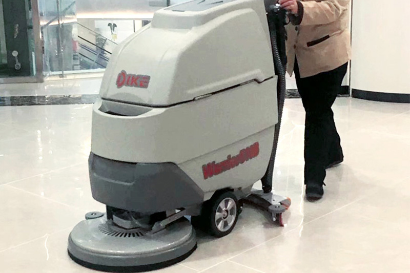 Advantages of hand push floor cleaning machine in shopping malls