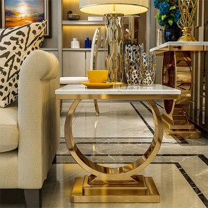 Tavolino da caffè con piedini in metallo dorato e piano in marmo