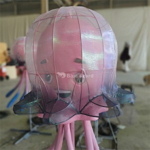 Jellyfish animatronic เป็นหุ่นยนต์ชนิดหนึ่งที่แตกต่างจากหุ่นยนต์แมงกะพรุน