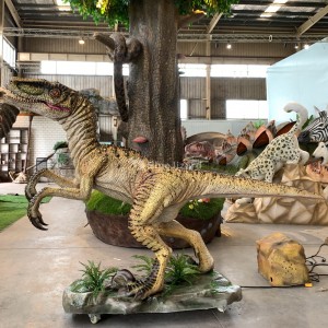 Mahtava pelottava Raptor-dinosauruksen animatronic-malleilla Jurassic-puiston tarpeet