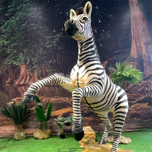 En animatronesche Zebra fir Explore Park Déiereausstellung an Dino Shows