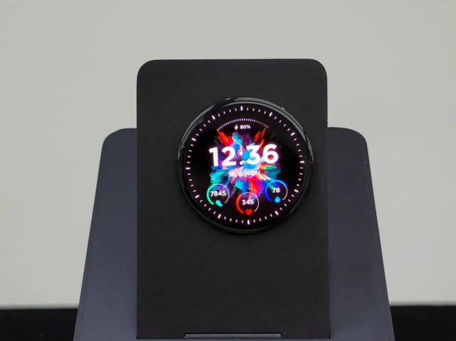 0.016Hz Ultra-Low Frequency OLED Wearable Device Display