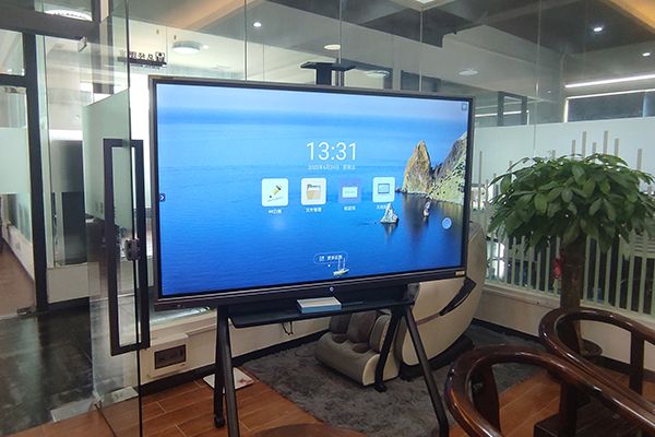 Jak vybrat LCD výukovou konferenční interaktivní digitální tabuli
