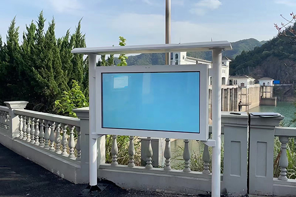 The composition and service life of Outdoor digital signage