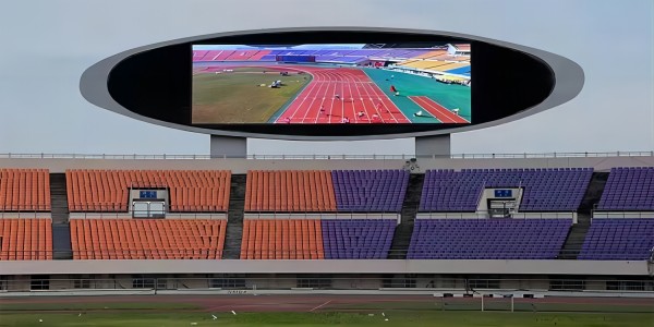 How do sports venues choose appropriate LED display screens?