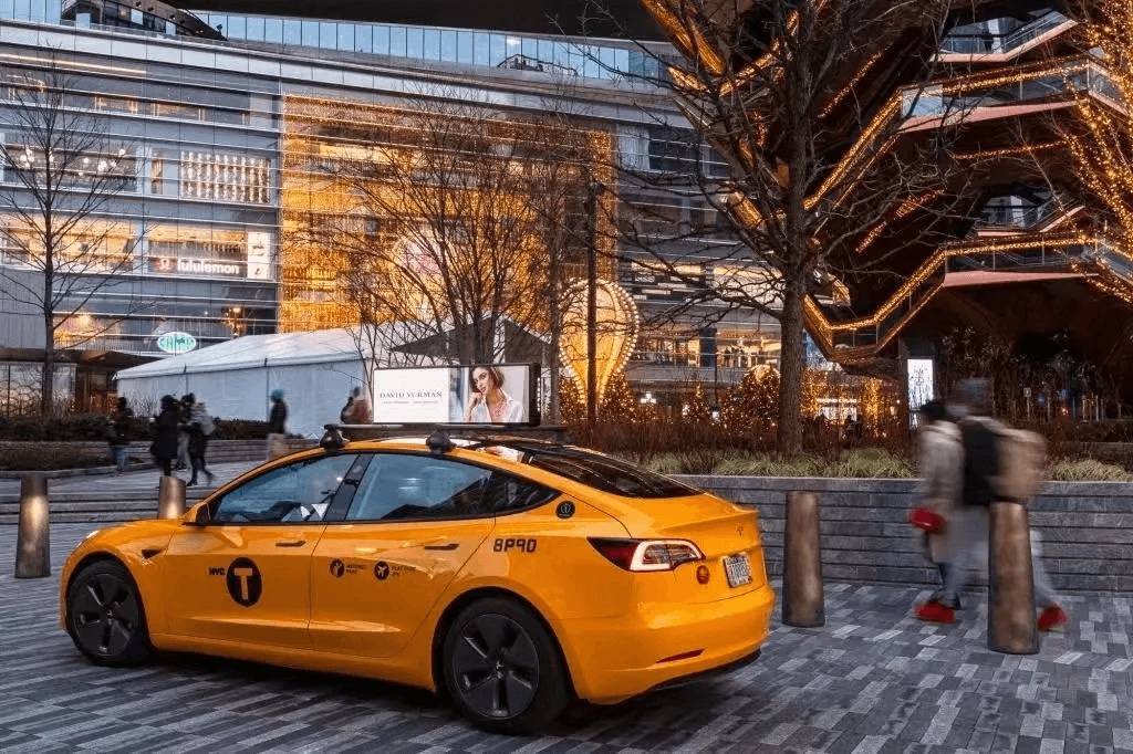 تاكسى ئۆگزىسى LED ئېكرانى ئارقىلىق ئېلاننى كۈچەيتىش