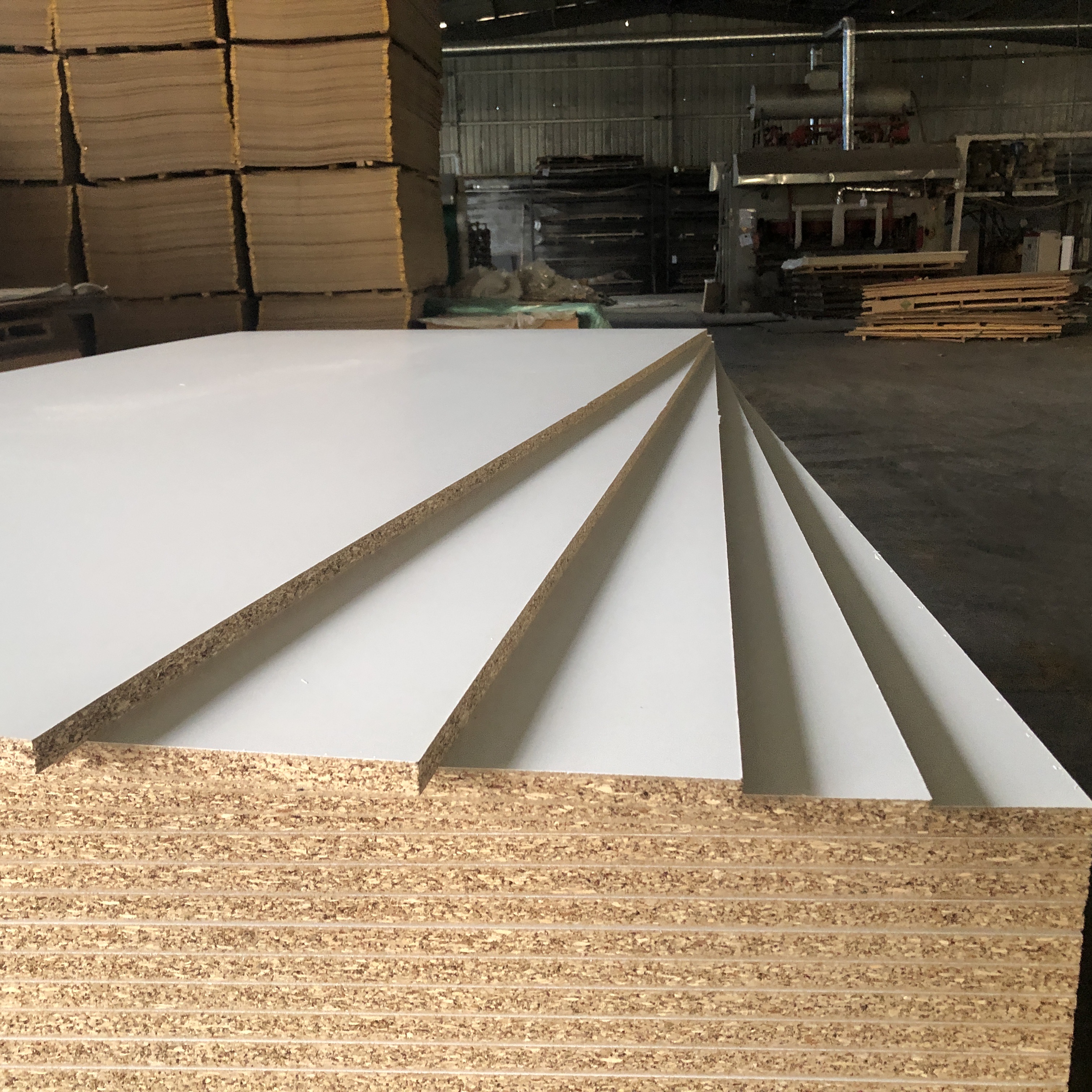 High Quality Melamine Particle Board Chipboard White Laminited Board for  furniture Manufacturer and Supplier