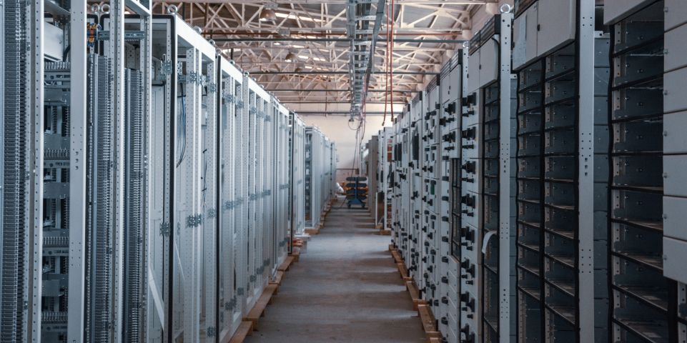 The Power of Energy Storage - 5 Ways Storage Systems Benefit Enterprises