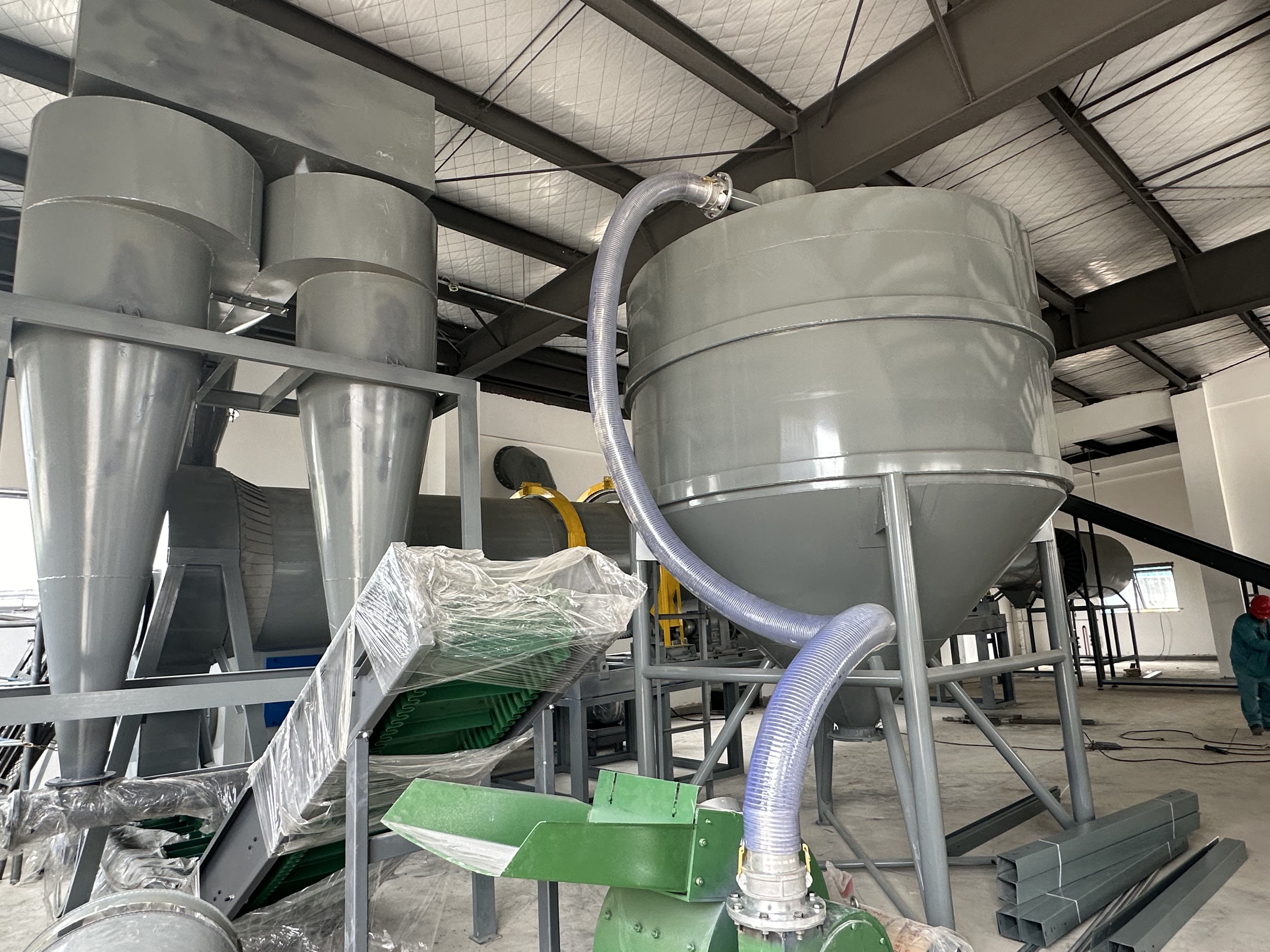 A medium-sized drum dryer for drying 50 tons egg shells per day is being assembled.