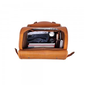 Многофункциональный кожаный чемодан большой вместительности, персонализируемый по индивидуальному заказу.