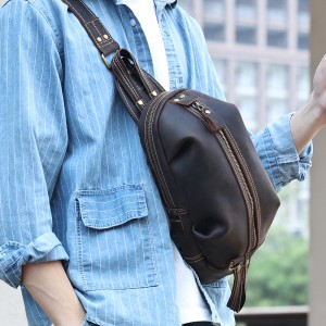 Anpassad bröstväska i läder för män. Crossbody-väska med stor kapacitet