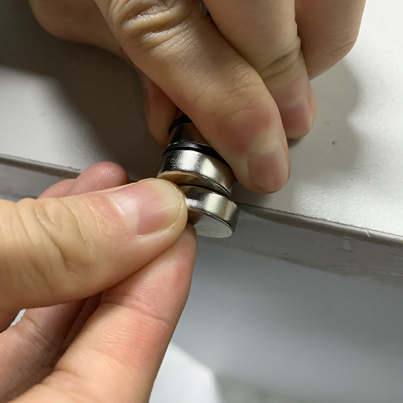 How to separate strong neodymium magnet