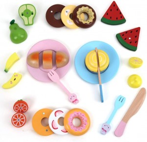 BeebeeRun 17 Pcs Pretend Food Toy for Kids, Slice & Share Picnic Basket Play Food Playset with Wooden Cutting Food Fruits for Indoor & Outdoor Play