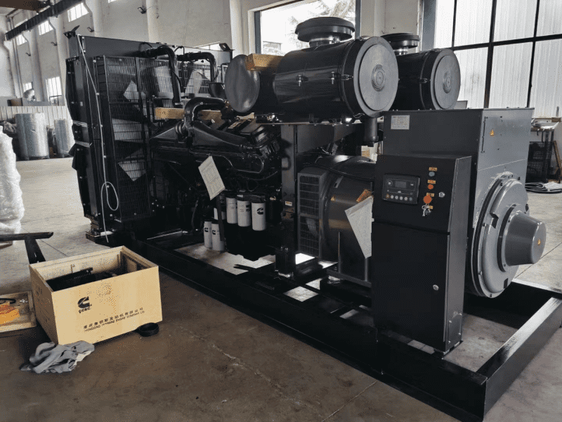 Yangzhou Eastpower 1000KVA open-type diesel generator set, Cummins Engine with Stanford Alternator, rushed to Hanoi, Vietnam,.to deal with the local power shortage caused by high temperature in Jun...