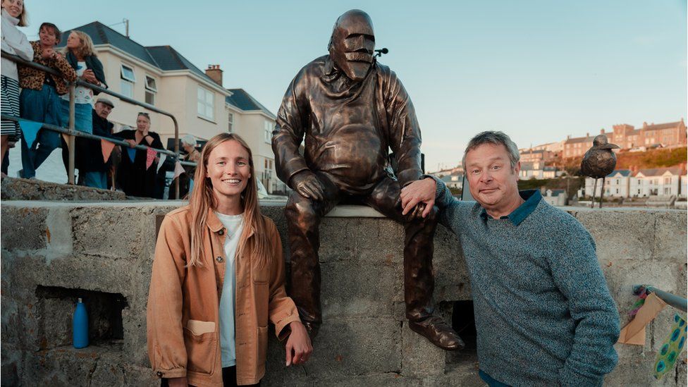 Life-size bronze sculpture unveiled in Porthleven