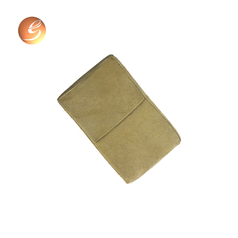 Washing sponge with natural chamois cloth cleaning pad