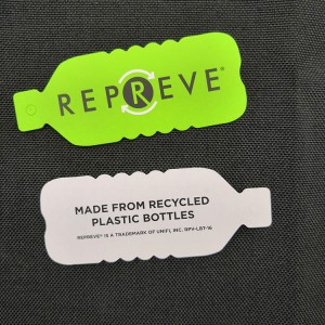 Parduodamas didmeninis minkštas 100 perdirbto poliesterio audinys, pagamintas iš perdirbto plastikinio butelio marškinėlių audinio