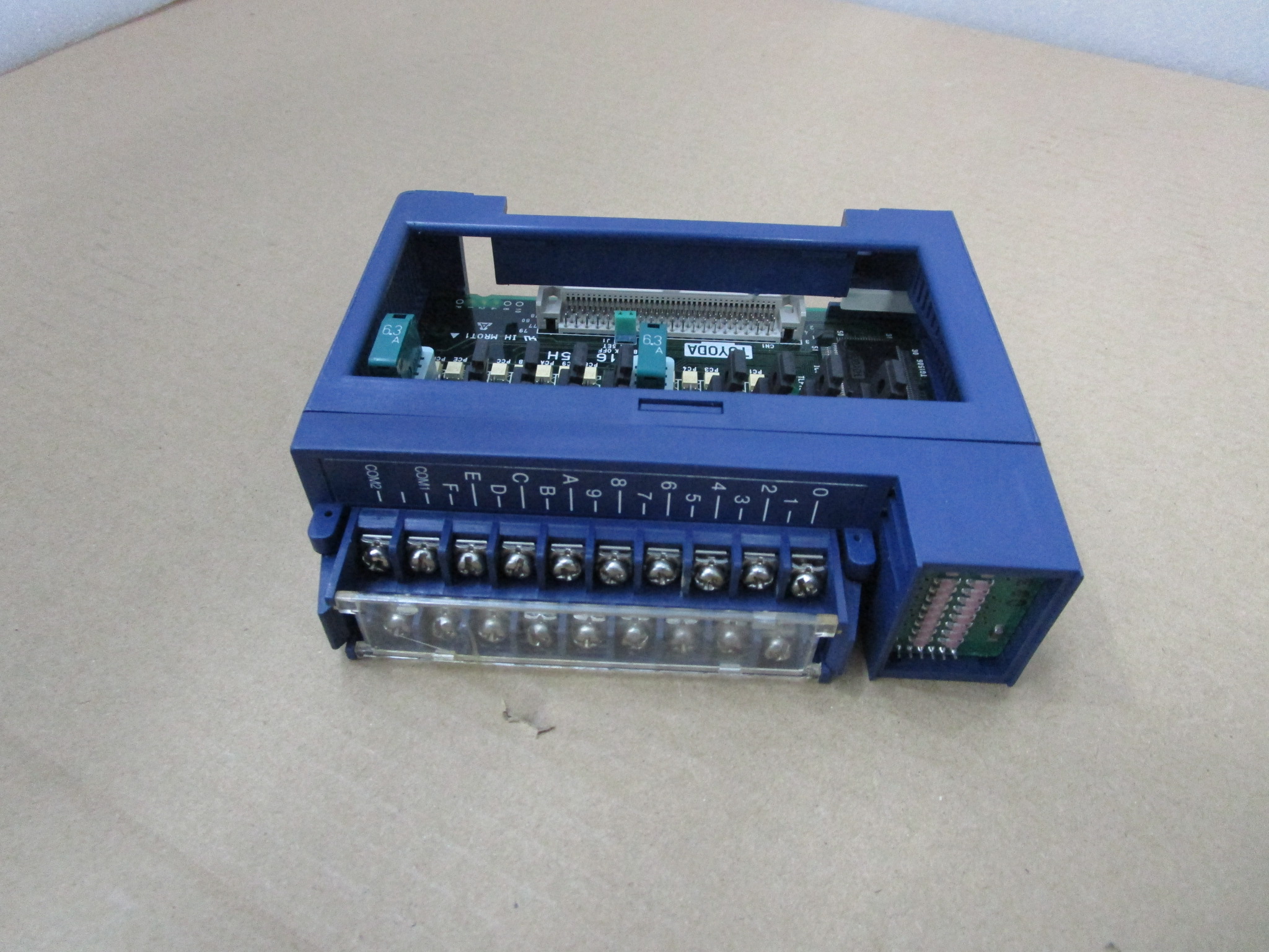 Controlador lógico programable ABB TU515