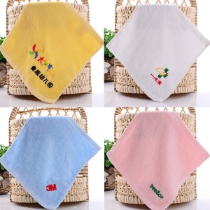 25*25cm ເສັ້ນໄຍໄມ້ໄຜ່ເດັກນ້ອຍ Saliva Towel Custom Embroidery LOGO ເດັກນ້ອຍອະນຸບານຜ້າຂົນຫນູຂະຫນາດນ້ອຍ