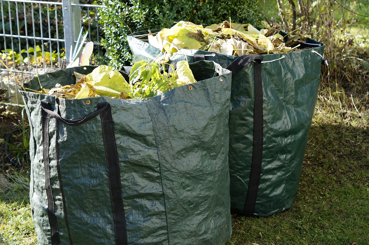 Home Compost vs. Commercial Compost: Understanding the Differences