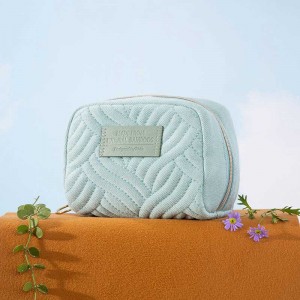 The daily makeup bag with wave pattern CBB105