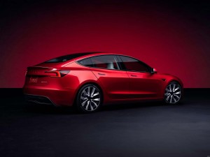 Tesla Model 3 長寿命全輪駆動バージョン、最低一次電源、EV