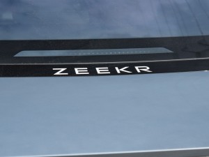 ZEEKR 007 ขับเคลื่อนสี่ล้อรุ่นการขับขี่อัจฉริยะ 770KM แหล่งกำเนิดหลักต่ำสุด EV