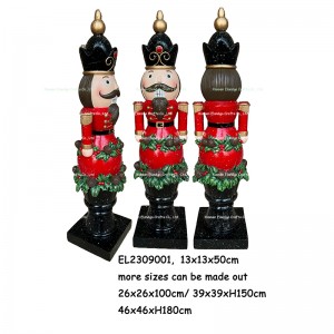 Decoración navideña Cascanueces con temática de fresas con manualidades de resina con base de trofeos