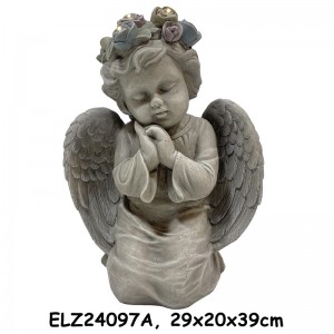 Graciosa resant en repòs amb bols amb estàtues d'àngels, decoració d'interiors a l'aire lliure fetes a mà