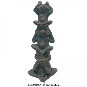Razigrani kipovi parova žaba koji se izležavaju na klupama Hirovite žabe koje se ljube u kadi Unutarnja vanjska dekoracija
