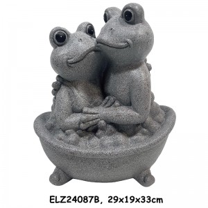 Spillsaachen Frog Koppel Statuen loungen op Bänken Whimsical Frogs Snuggling A Bäder Indoor Outdoor Dekoratioun
