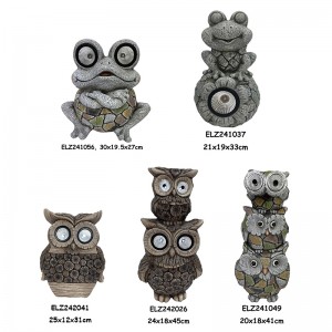 Owl et rana solaris Statuae Featuring Wood et Mosaicae Texturae For Home And Garden Decor