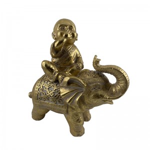 Umetnost in obrt iz smole Baby-Buddha, ki se igra s slonom