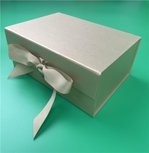 Recycled custom dimension folding gift box nrog ribbon hneev