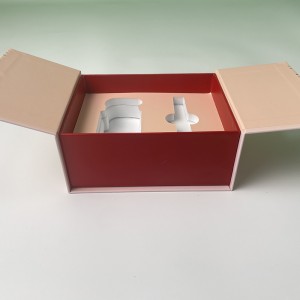Луксузна козметичка кутија за пакување со дизајн на златна фолија