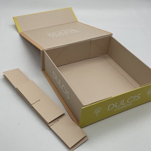 Luksusa deserta iepakojuma kaste ar papīra sadalītāju
