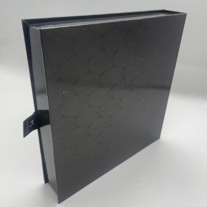 Cutie de cadou rigidă din hârtie personalizată în formă de carte cu tablă de panglică