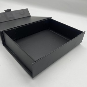 กล่องกระดาษพับสีดำมีโลโก้ฟอยล์สีดำ