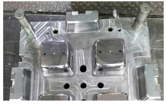 Transparent food-boxes molds been shipped to customer i