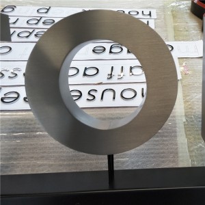 OEM брусен канал од нерѓосувачки челик Букви од метален надворешен знак 3D знак за букви го надминува знакот