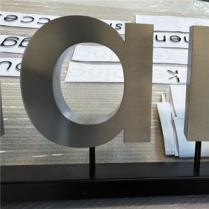 OEM-Kanalbuchstaben aus gebürstetem Edelstahl, Metall-Außenschild, 3D-Buchstabenschild, Überschreitungsschild