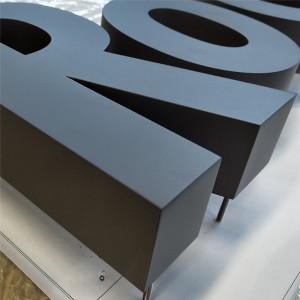 Metallschilder aus Aluminium, individuelles 3D-Edelstahl-Buchstabenschild aus lackiertem Metall, „Exceed“-Schild
