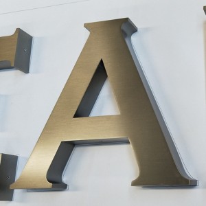 Niestandardowe biznesowe lobby ze stali nierdzewnej szczotkowane litery metalowy znak zewnętrzny 3d znak listowy przekroczenie znaku