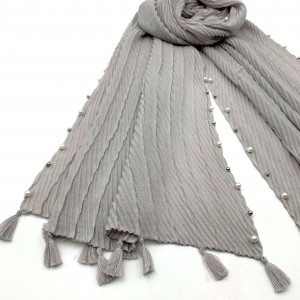 Pressing scarf, beautiful lines and rich aesthetic feeling